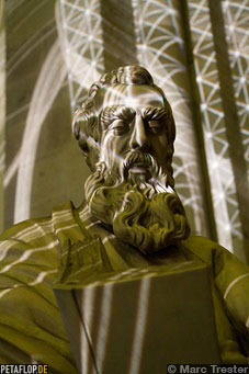 Peter-Schildwaechter-Lichtinstallation-St-Aposteln-2011-Foto-Marc-Trester-168710-h341px.jpg