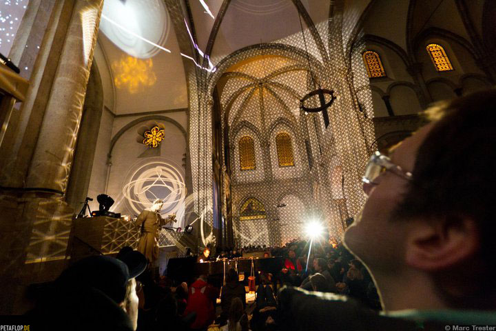 Peter-Schildwaechter-Lichtinstallation-St-Aposteln-2011-Foto-Marc-Trester-179250-720px.jpg