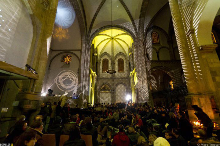 Peter-Schildwaechter-Lichtinstallation-St-Aposteln-2011-Foto-Marc-Trester-179432-720px.jpg