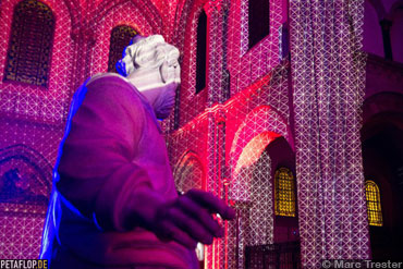 Peter-Schildwaechter-Lichtinstallation-St-Aposteln-2011-Foto-Marc-Trester-180204-370px.jpg